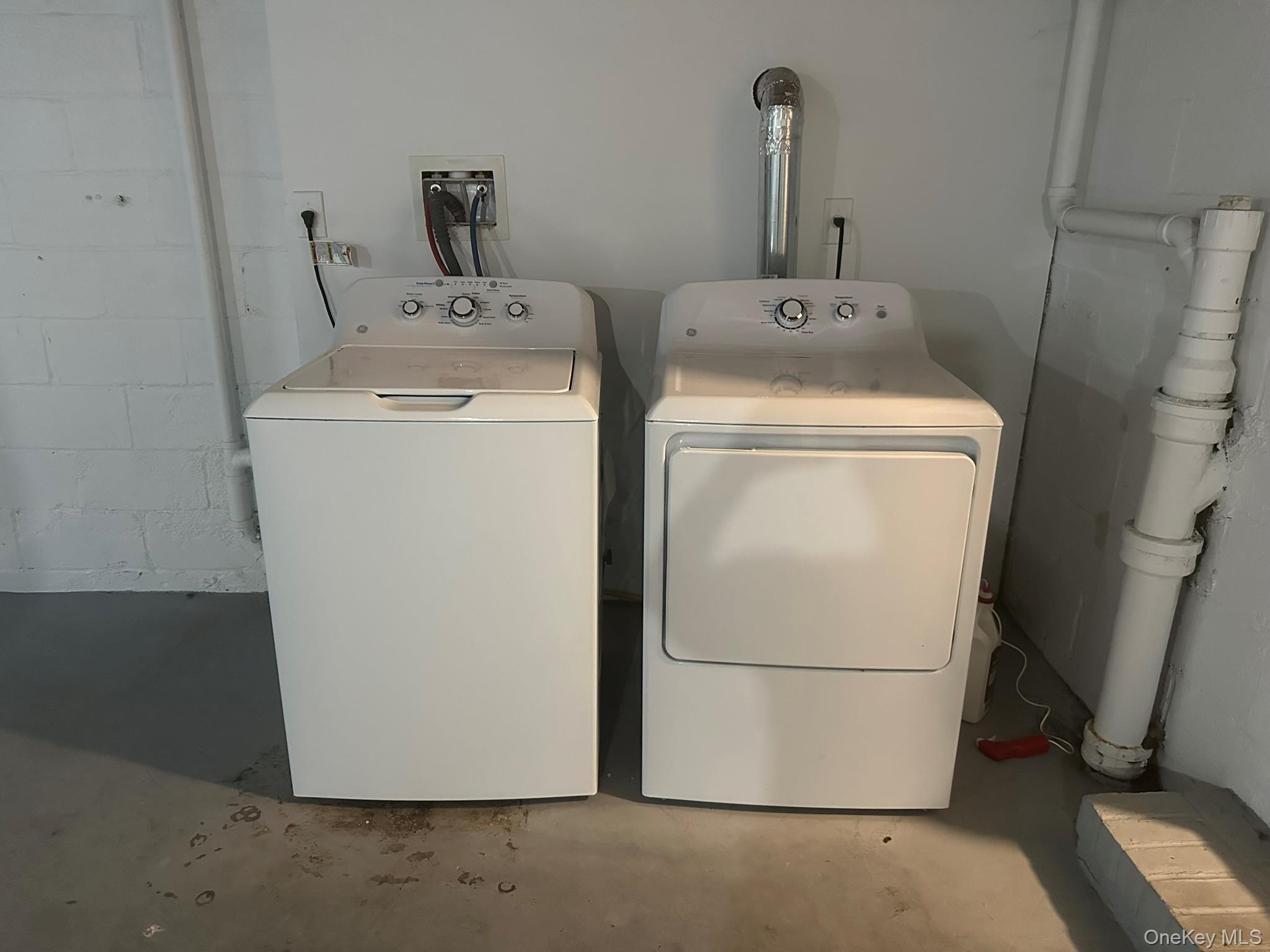 121 W Main Street, Kings Park, NY 11754