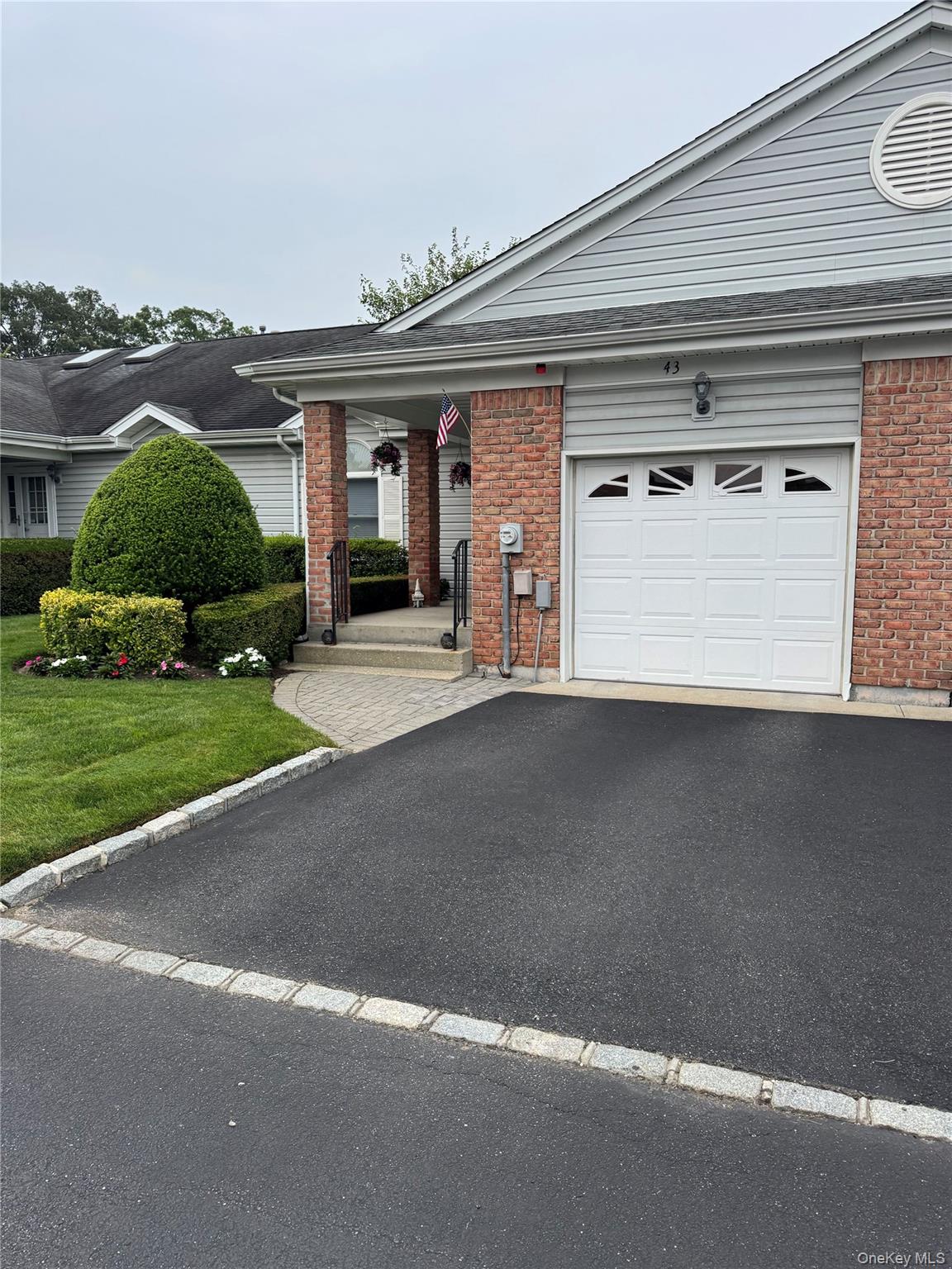 43 Primrose Lane, North Babylon, NY 11703