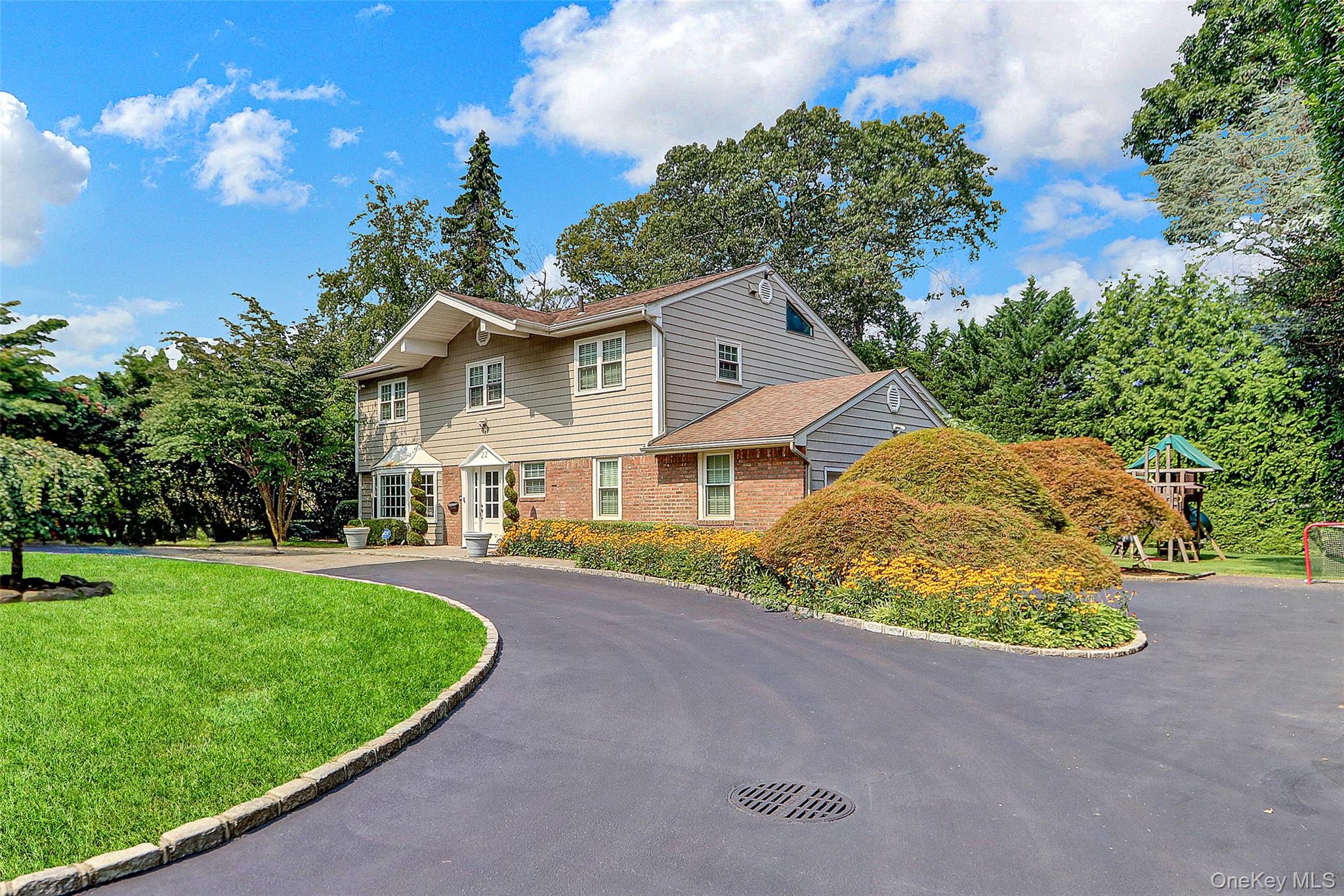 22 Wren Drive, East Hills, NY 11576