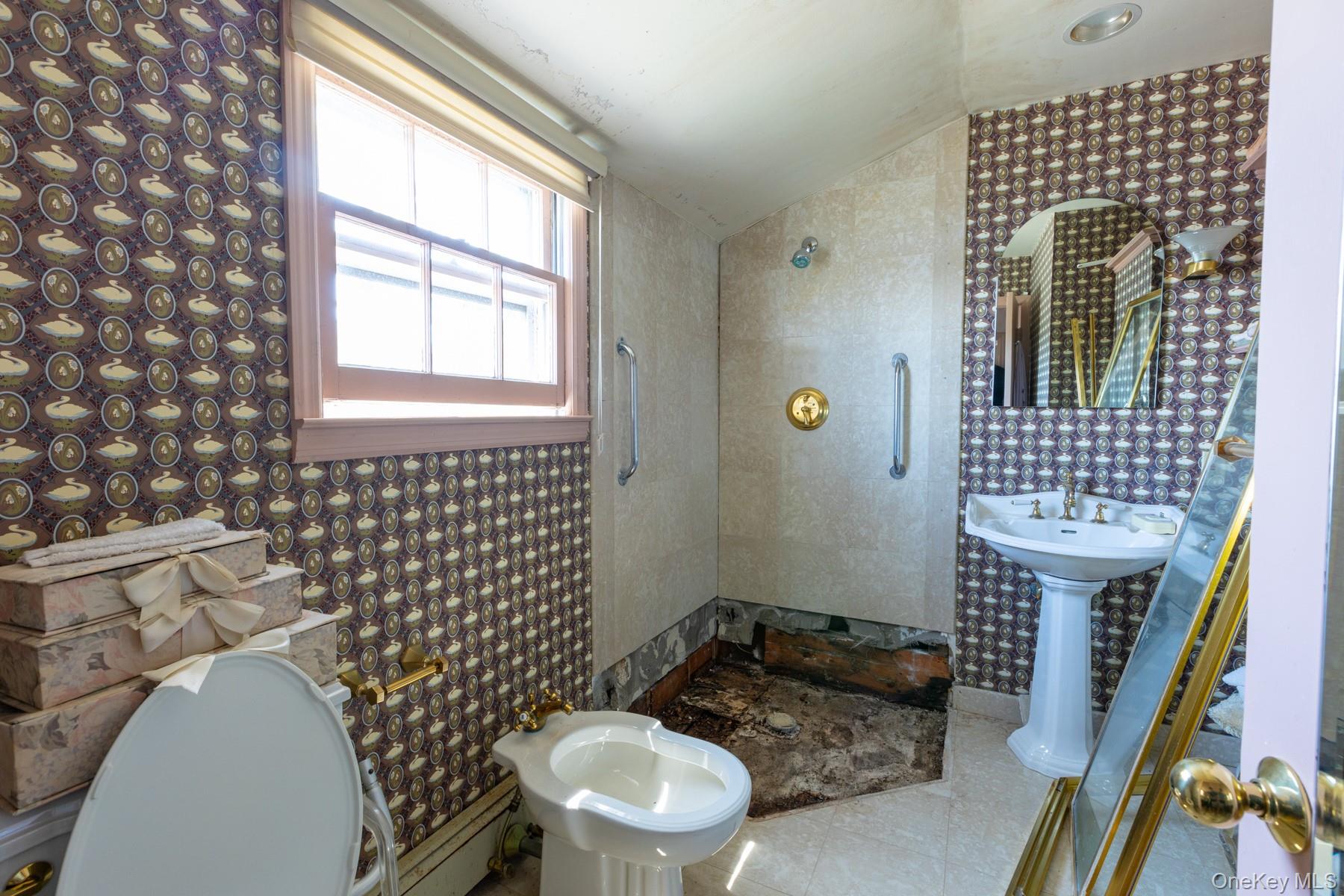 3 Coles Avenue, Amityville, NY 11701