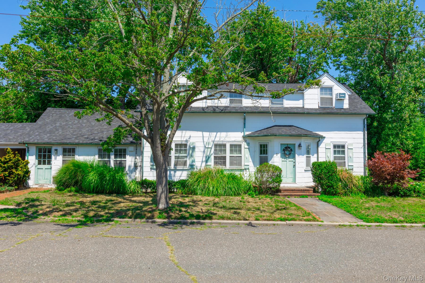 3 Coles Avenue, Amityville, NY 11701