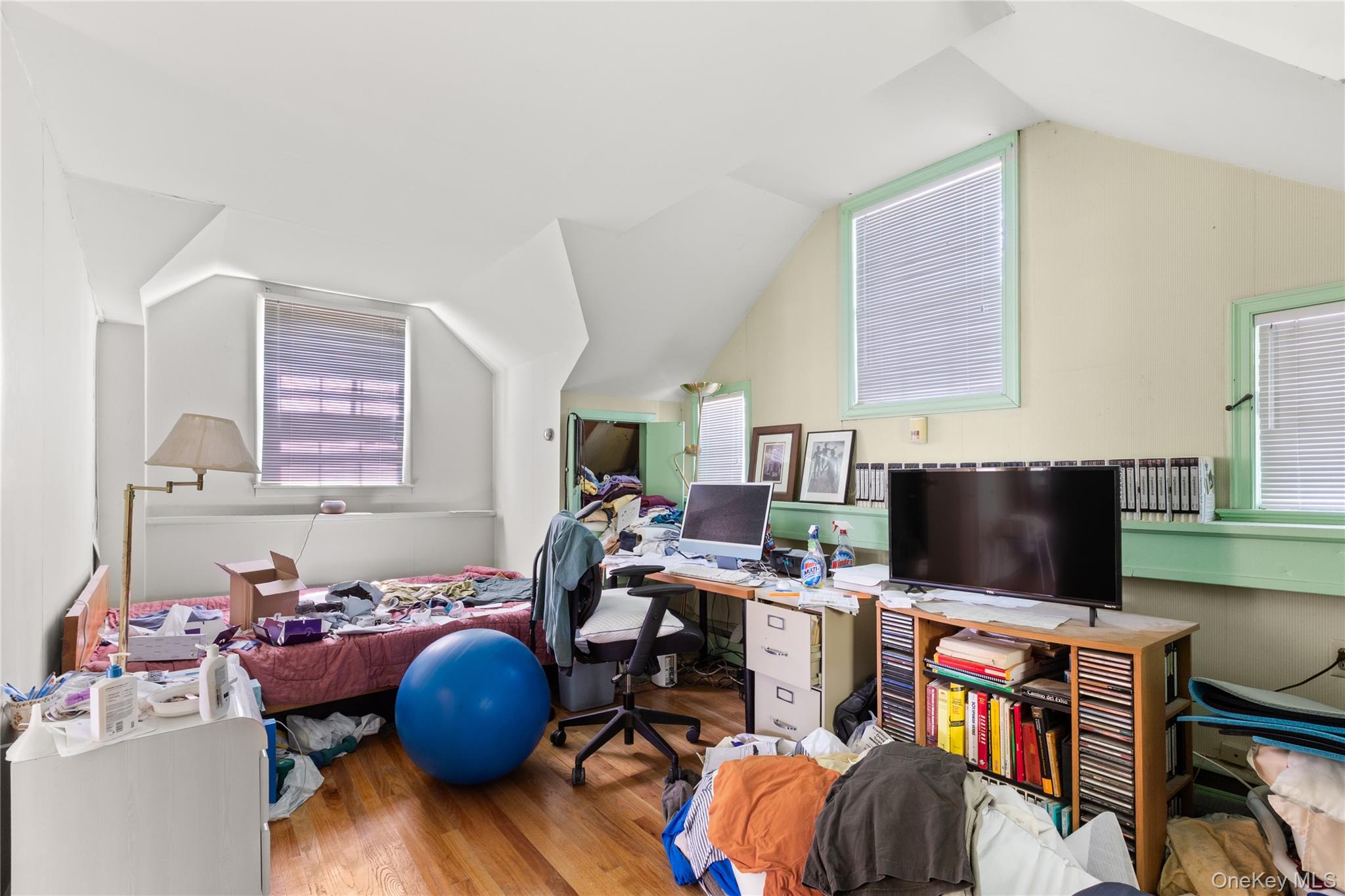 3 Coles Avenue, Amityville, NY 11701