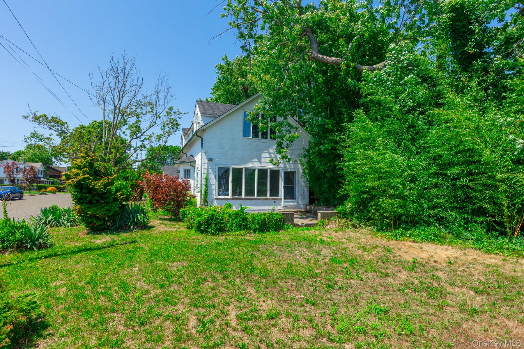 3 Coles Avenue, Amityville, NY 11701