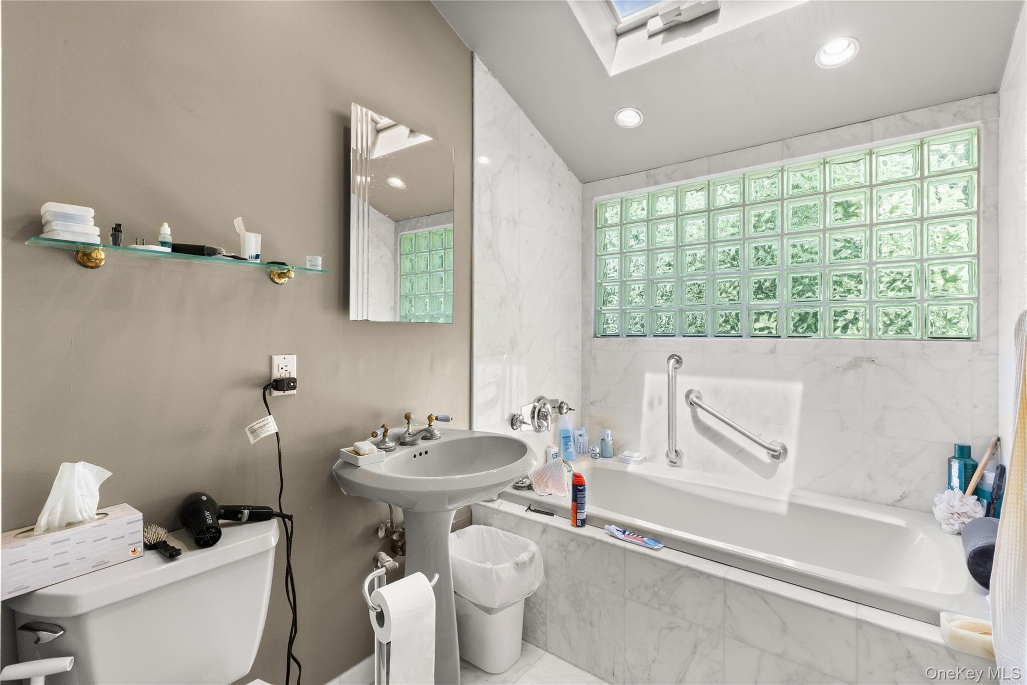 3 Coles Avenue, Amityville, NY 11701