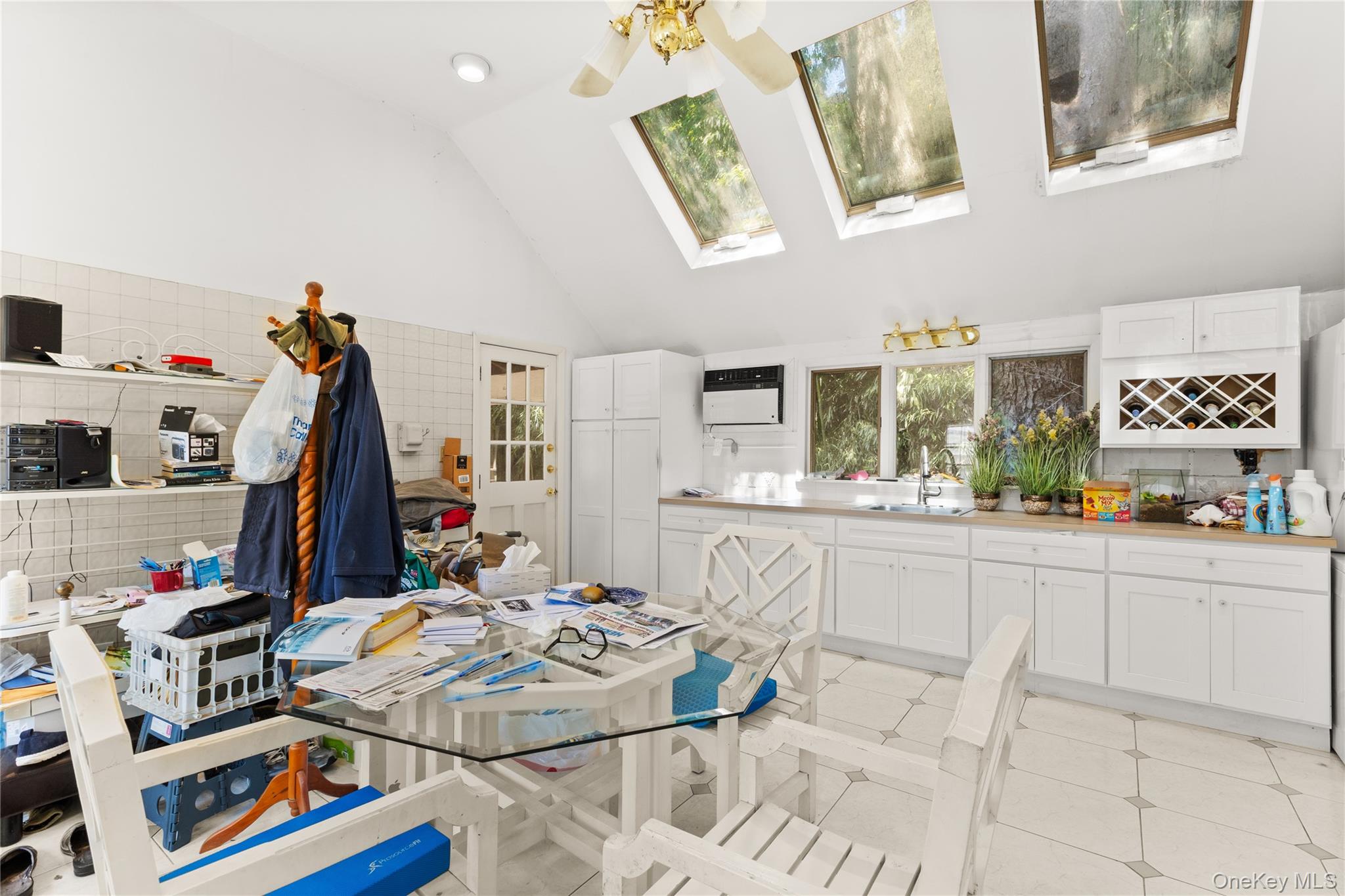 3 Coles Avenue, Amityville, NY 11701