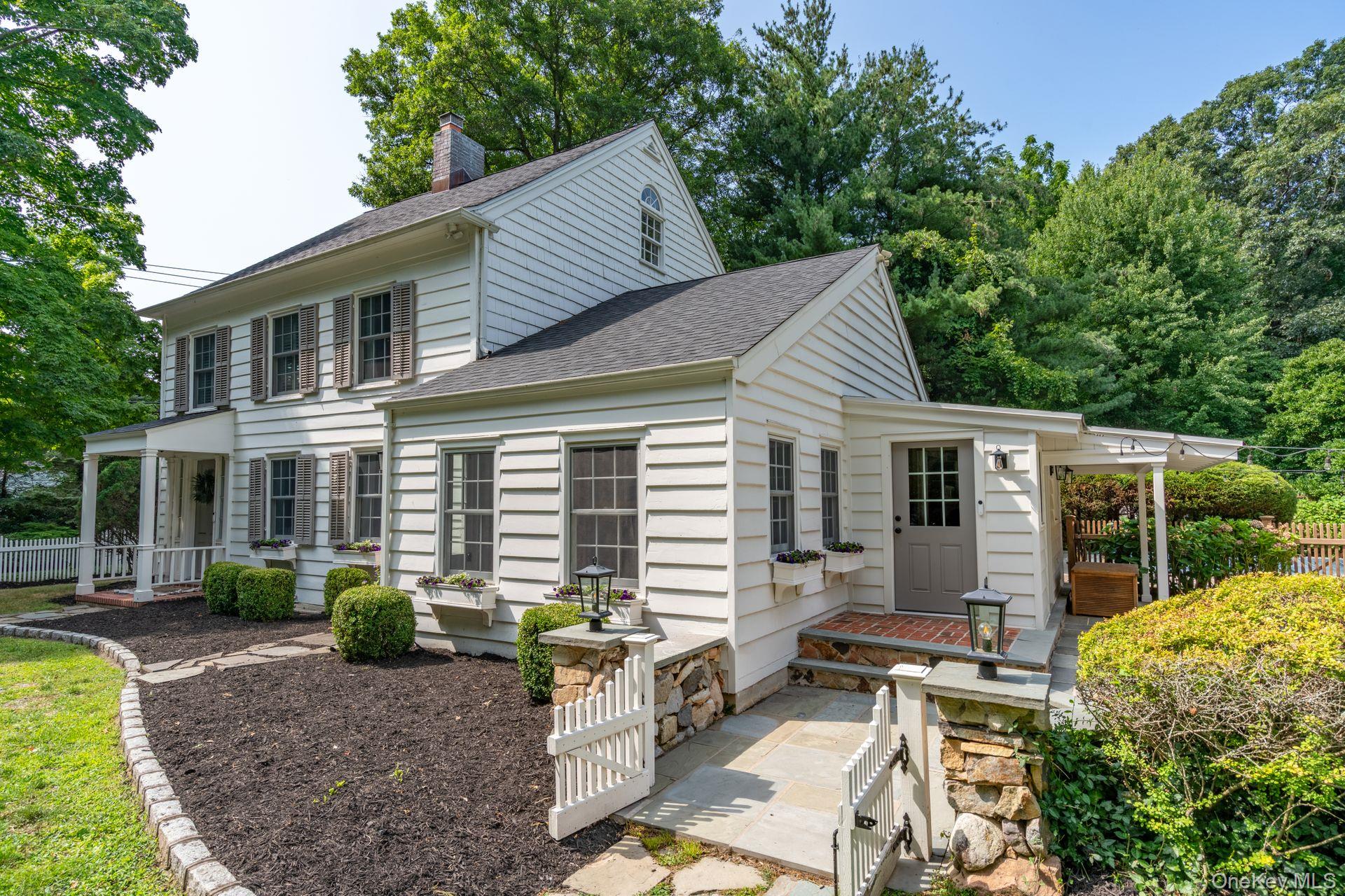 40 Goose Hill Road, Cold Spring Harbor, NY 11724