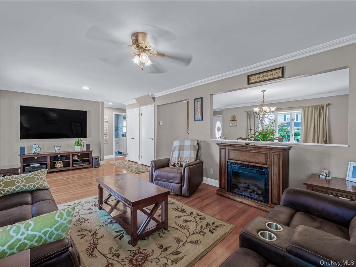 7 Cornell Avenue, Hicksville, NY 11801