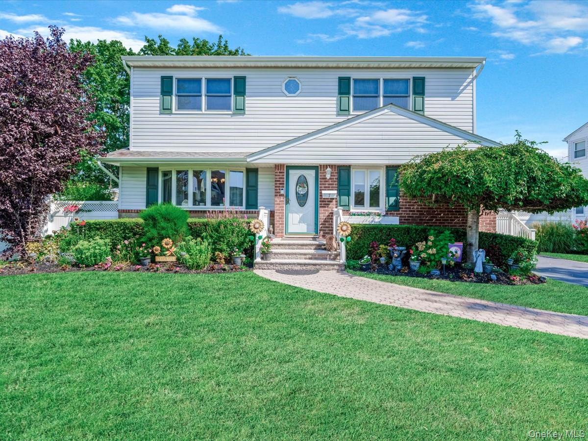 7 Cornell Avenue, Hicksville, NY 11801