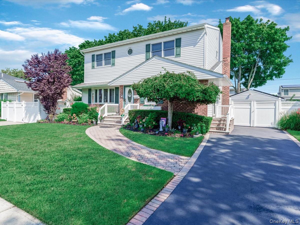 7 Cornell Avenue, Hicksville, NY 11801