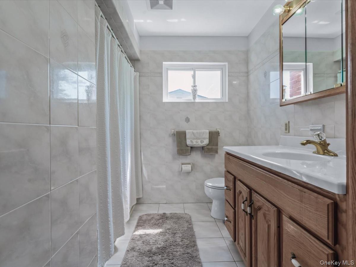 7 Cornell Avenue, Hicksville, NY 11801