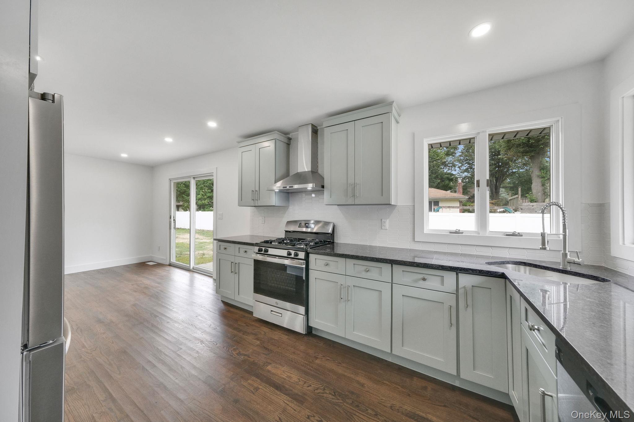 47 Dayton Avenue, Holtsville, NY 11742