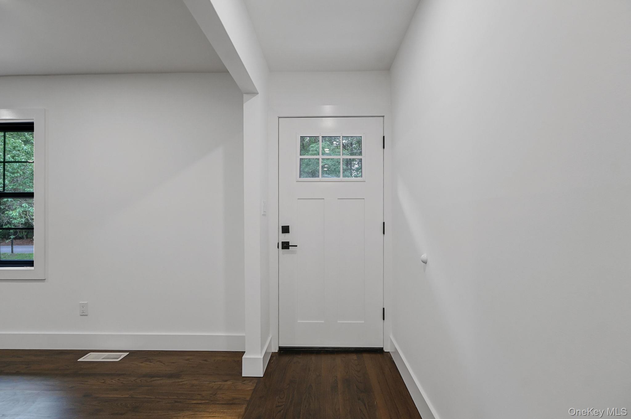 47 Dayton Avenue, Holtsville, NY 11742