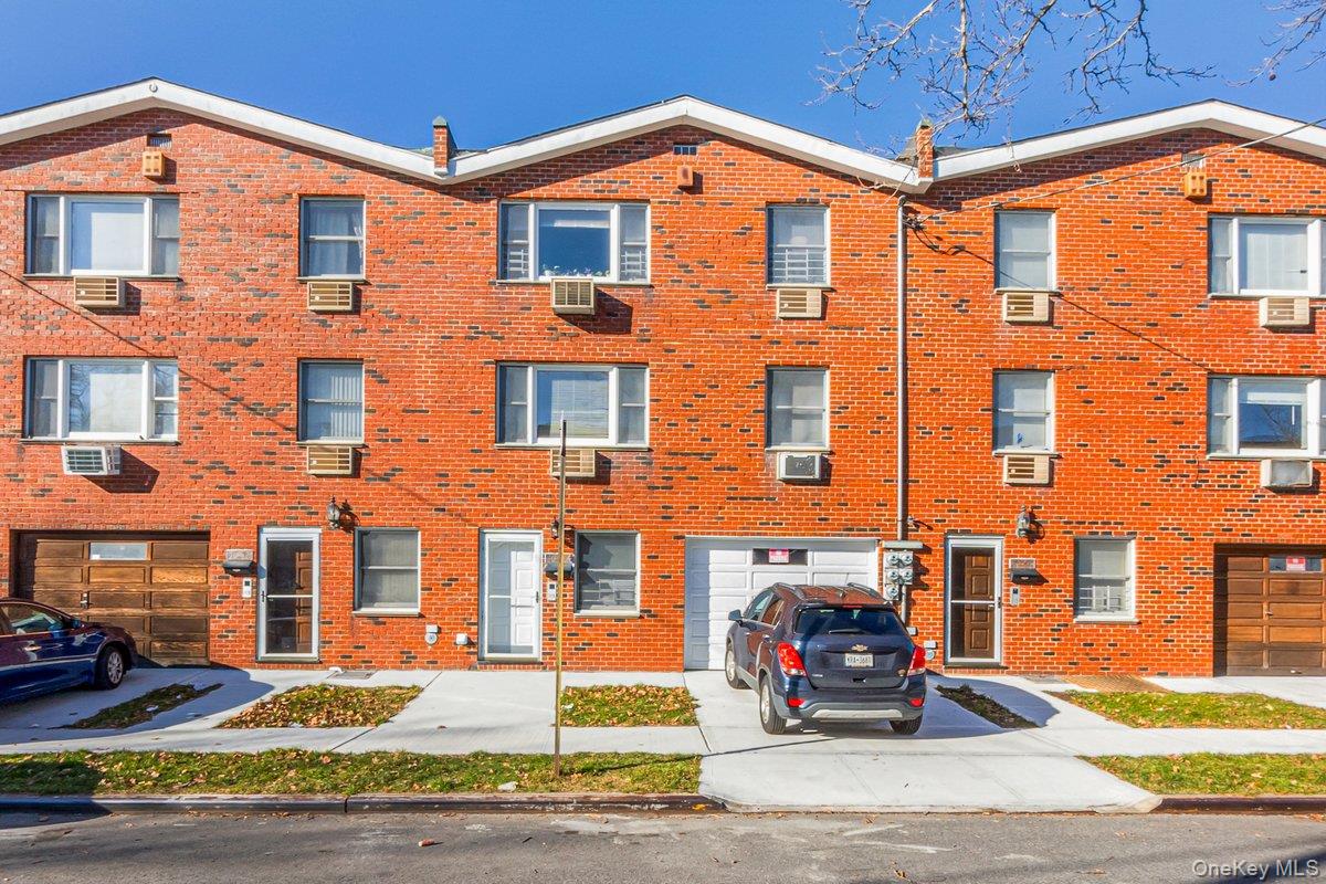 70-50 153rd Street, Flushing, NY 11367