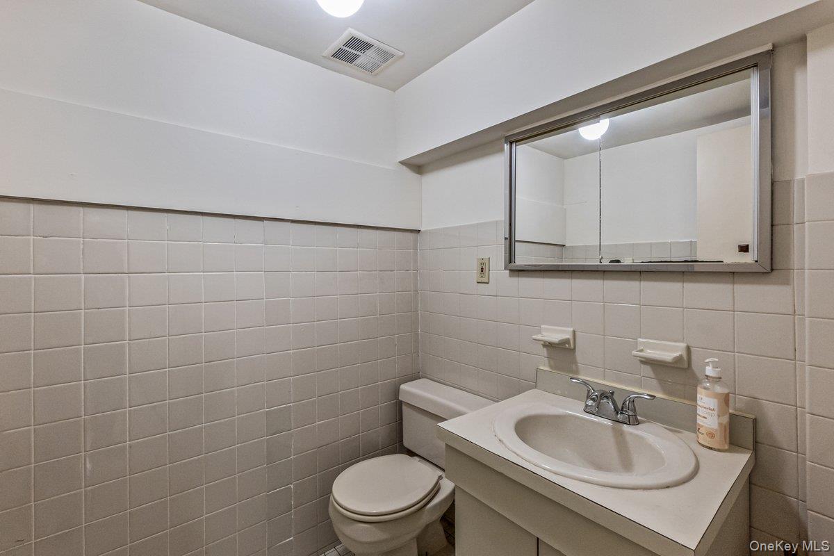 70-50 153rd Street, Flushing, NY 11367