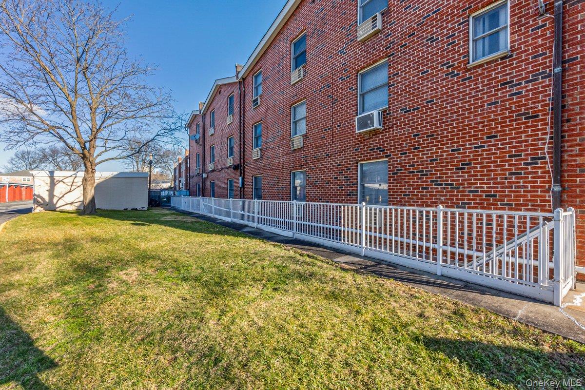 70-50 153rd Street, Flushing, NY 11367