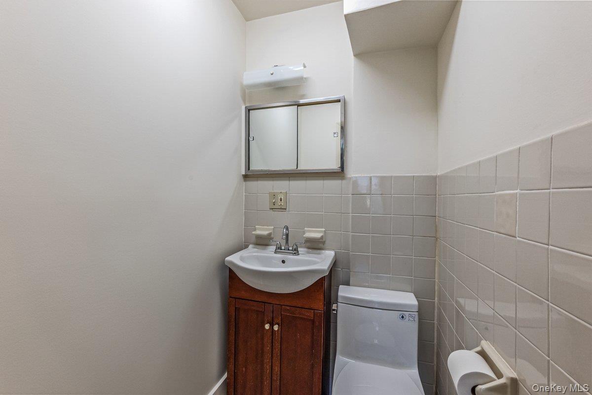 70-50 153rd Street, Flushing, NY 11367