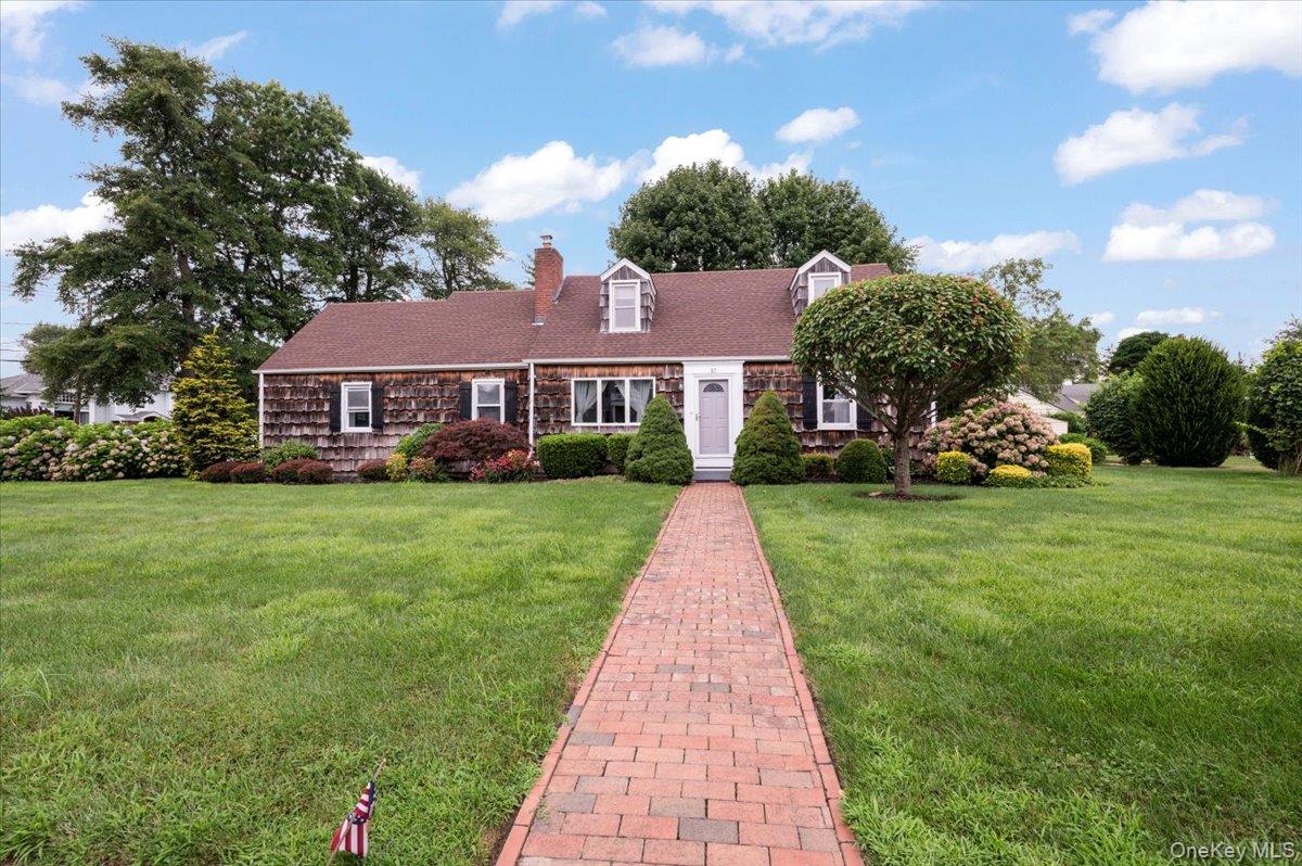 87 Dartmouth Road, Massapequa, NY 11758