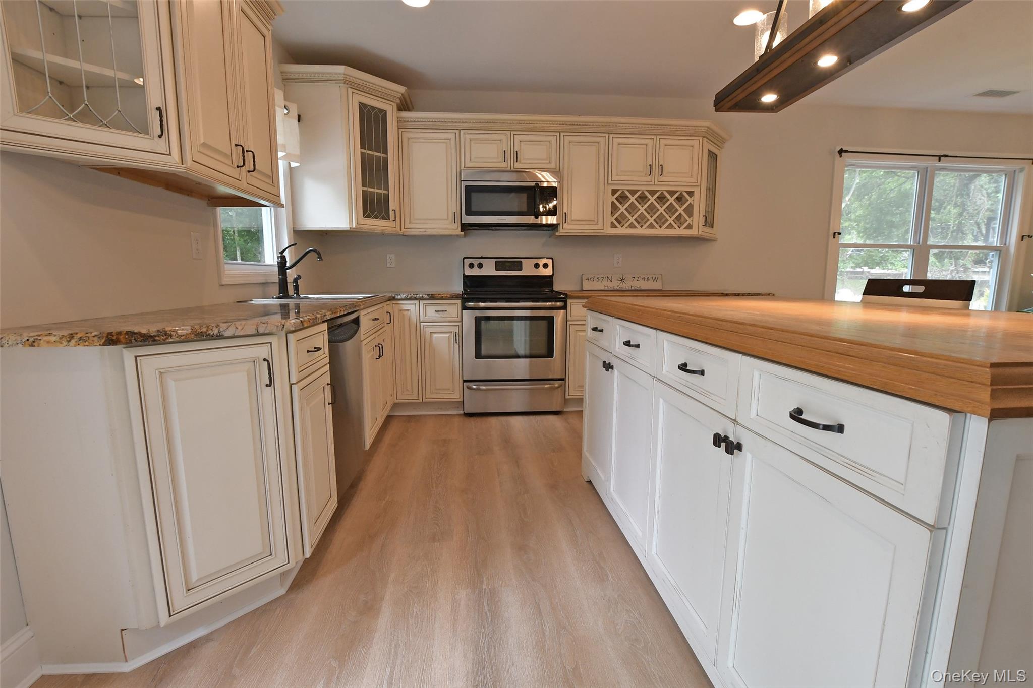 39 Hill Street E, Wading River, NY 11792