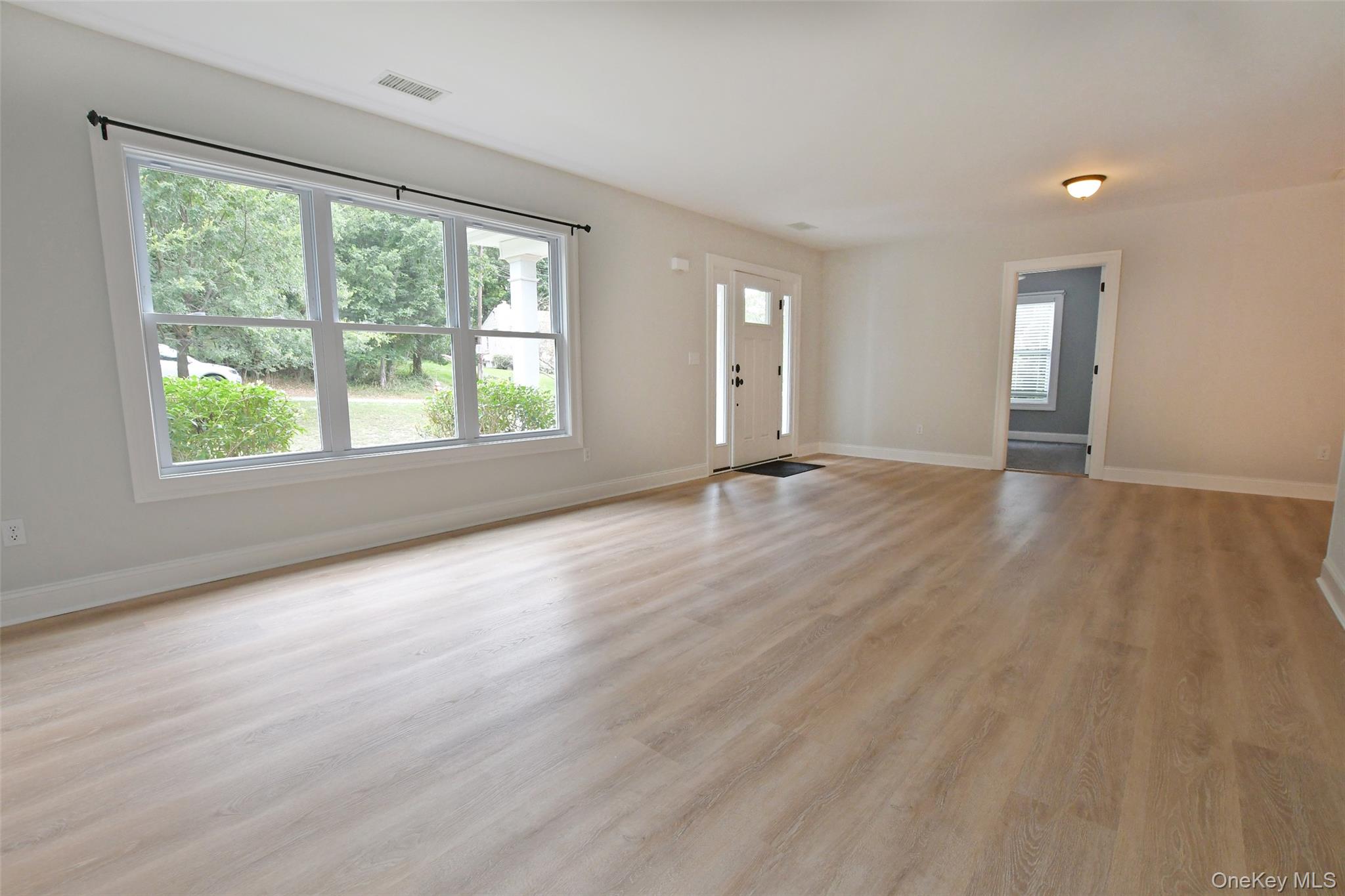 39 Hill Street E, Wading River, NY 11792