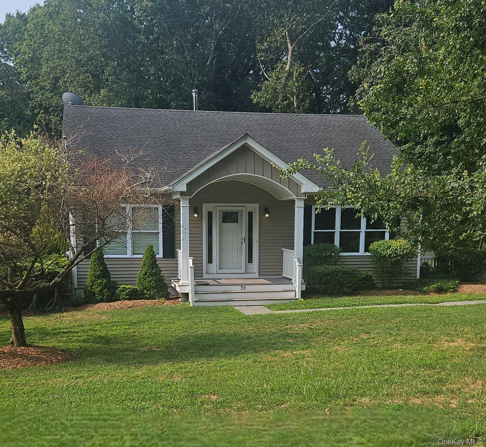 39 Hill Street E, Wading River, NY 11792