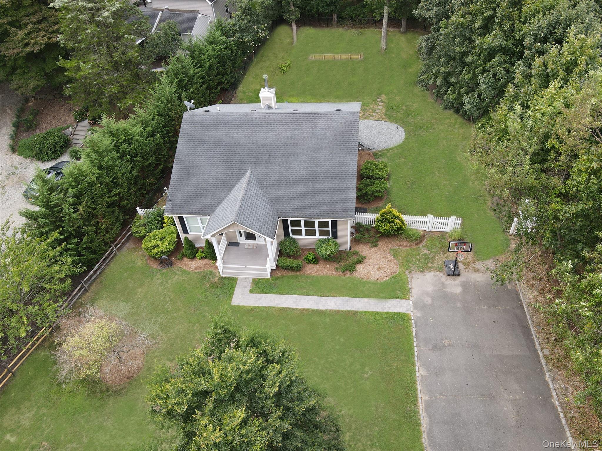 39 Hill Street E, Wading River, NY 11792