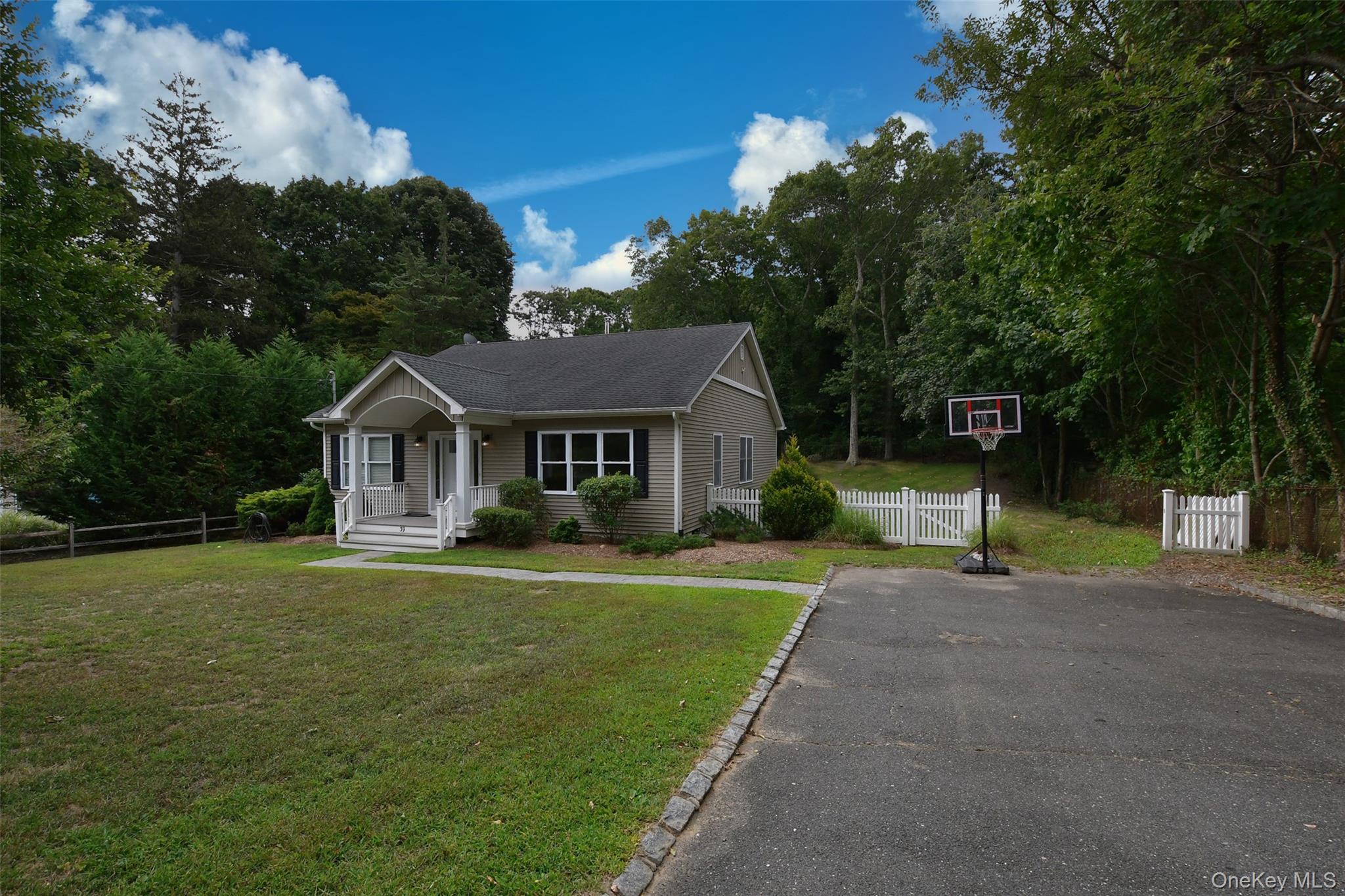 39 Hill Street E, Wading River, NY 11792