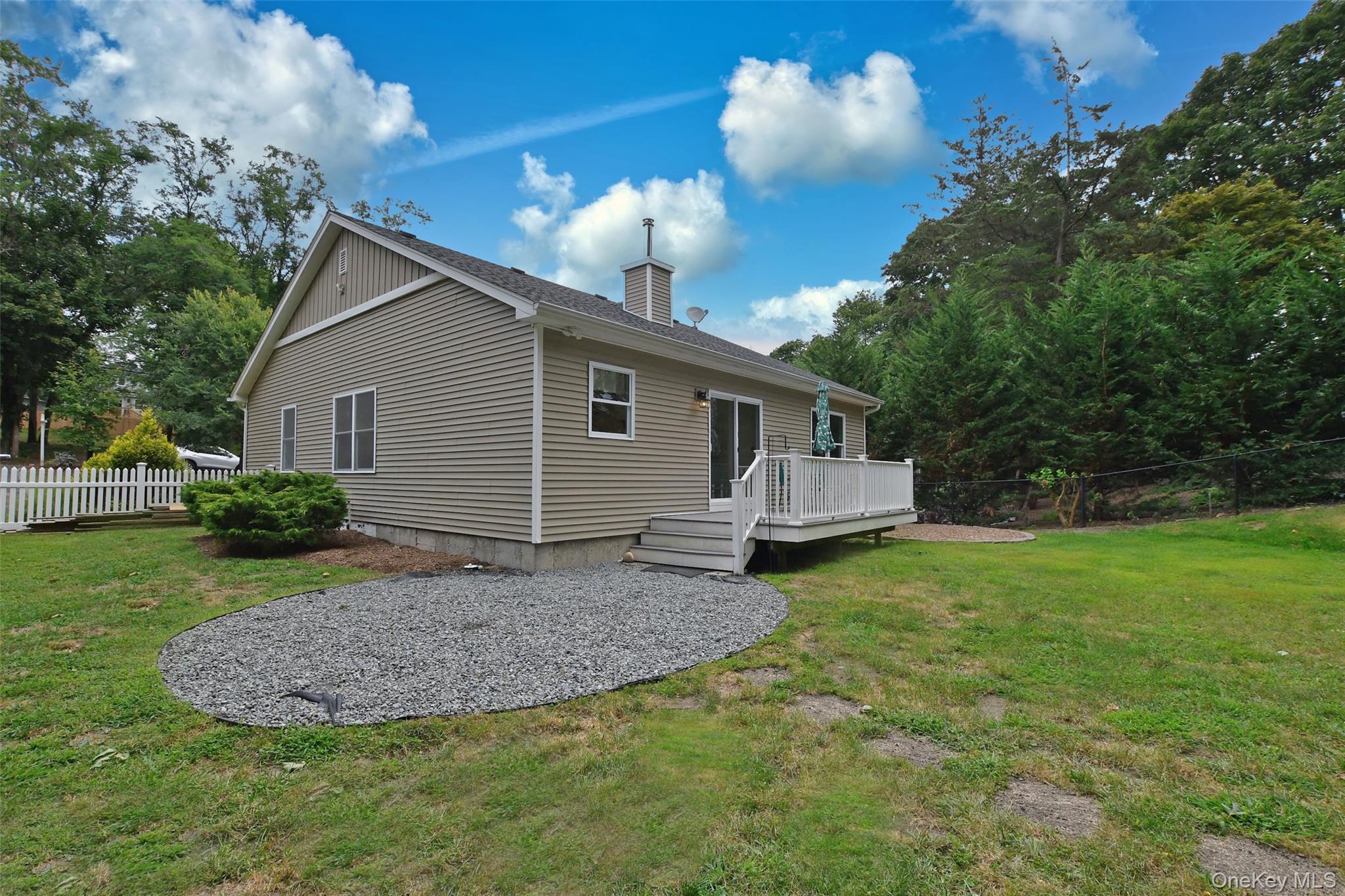 39 Hill Street E, Wading River, NY 11792