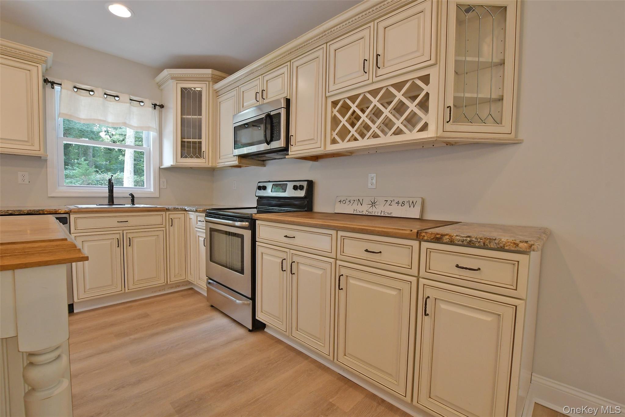 39 Hill Street E, Wading River, NY 11792