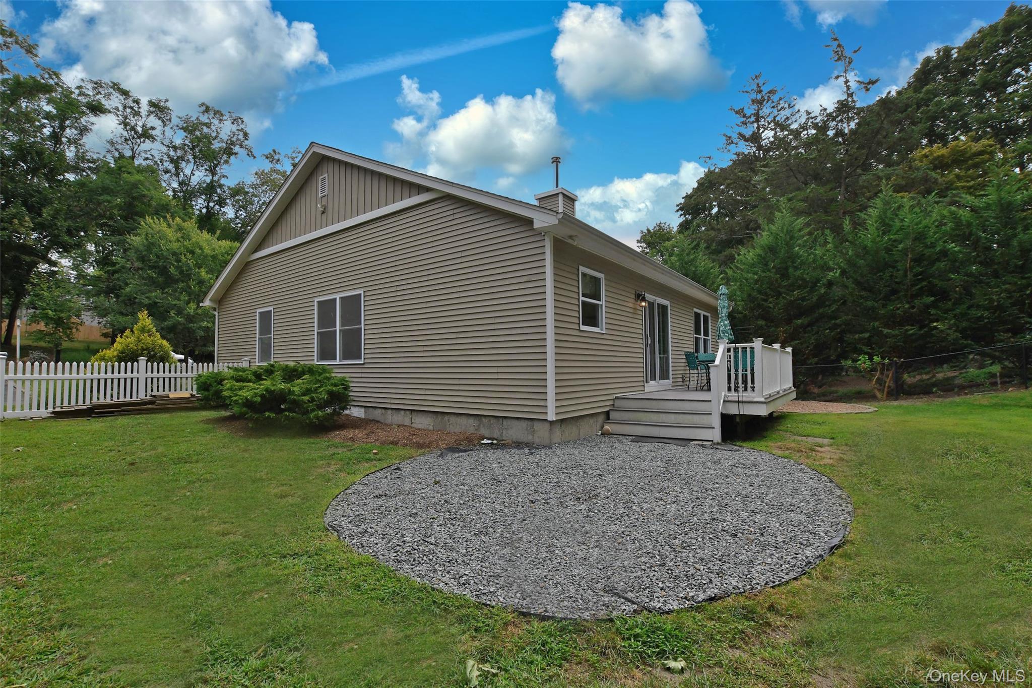 39 Hill Street E, Wading River, NY 11792