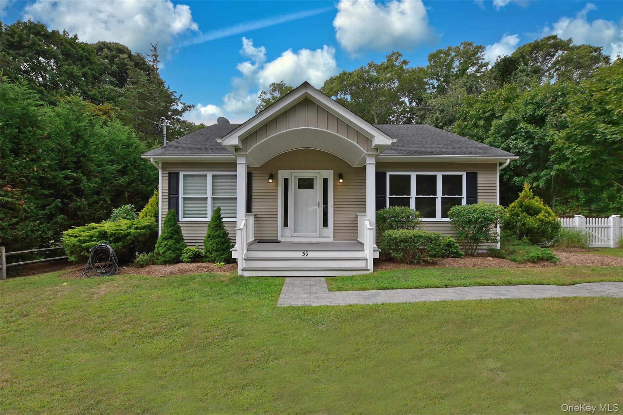 39 Hill Street E, Wading River, NY 11792