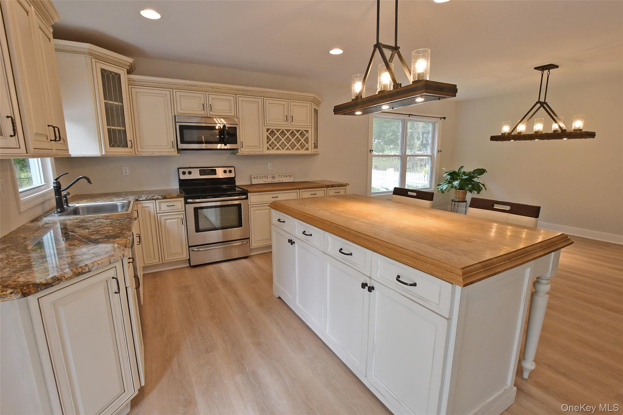 39 Hill Street E, Wading River, NY 11792