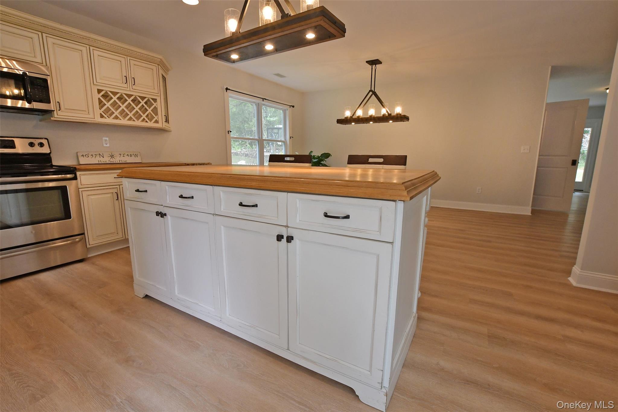 39 Hill Street E, Wading River, NY 11792