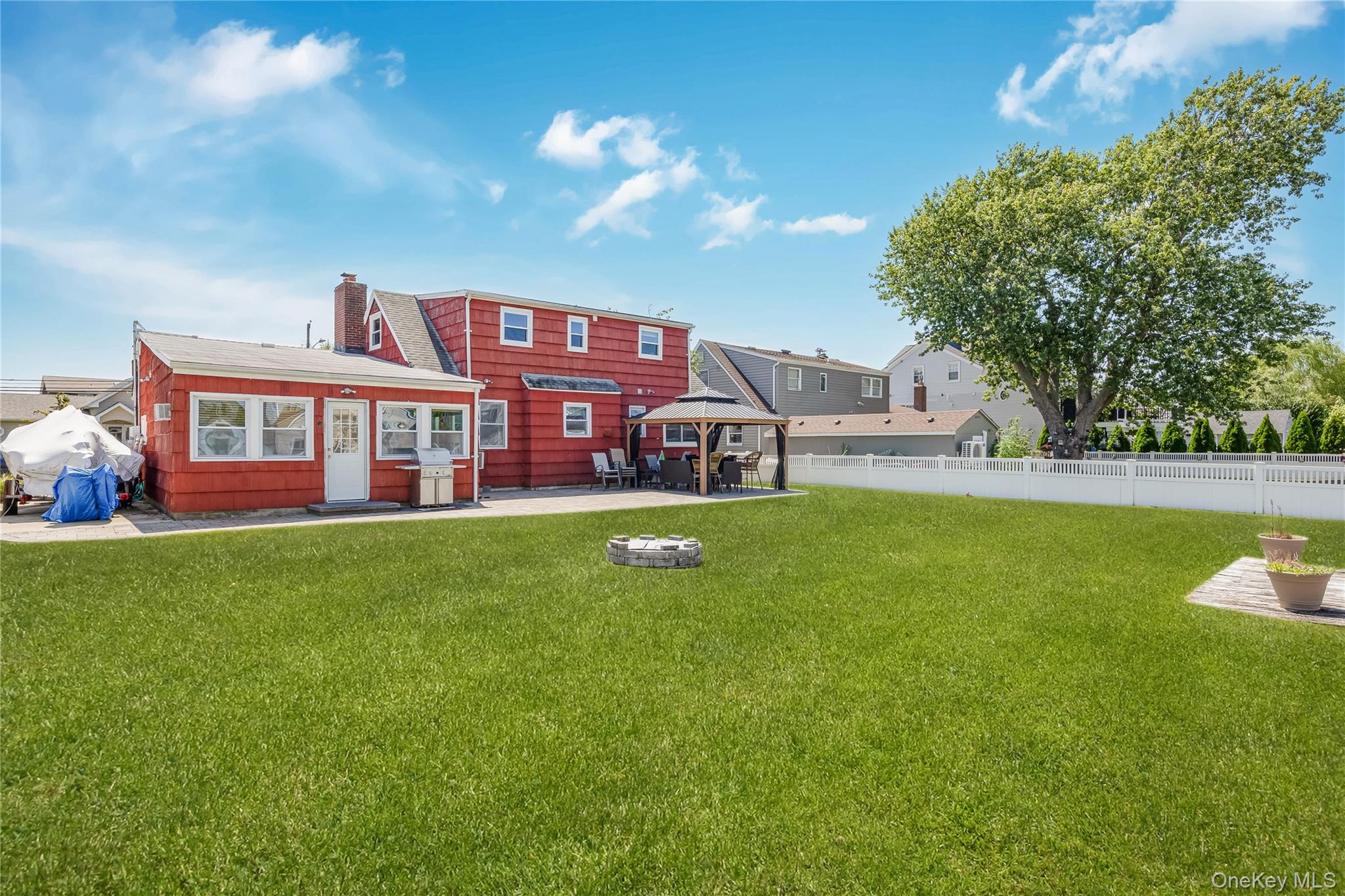 37 New Point Place, Amityville, NY 11701