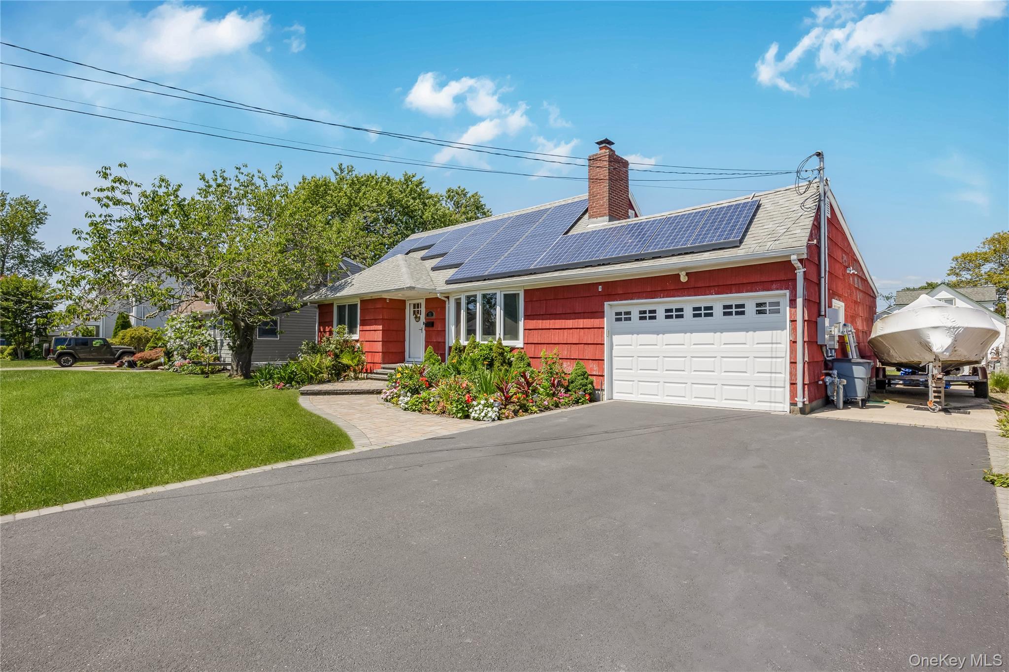 37 New Point Place, Amityville, NY 11701