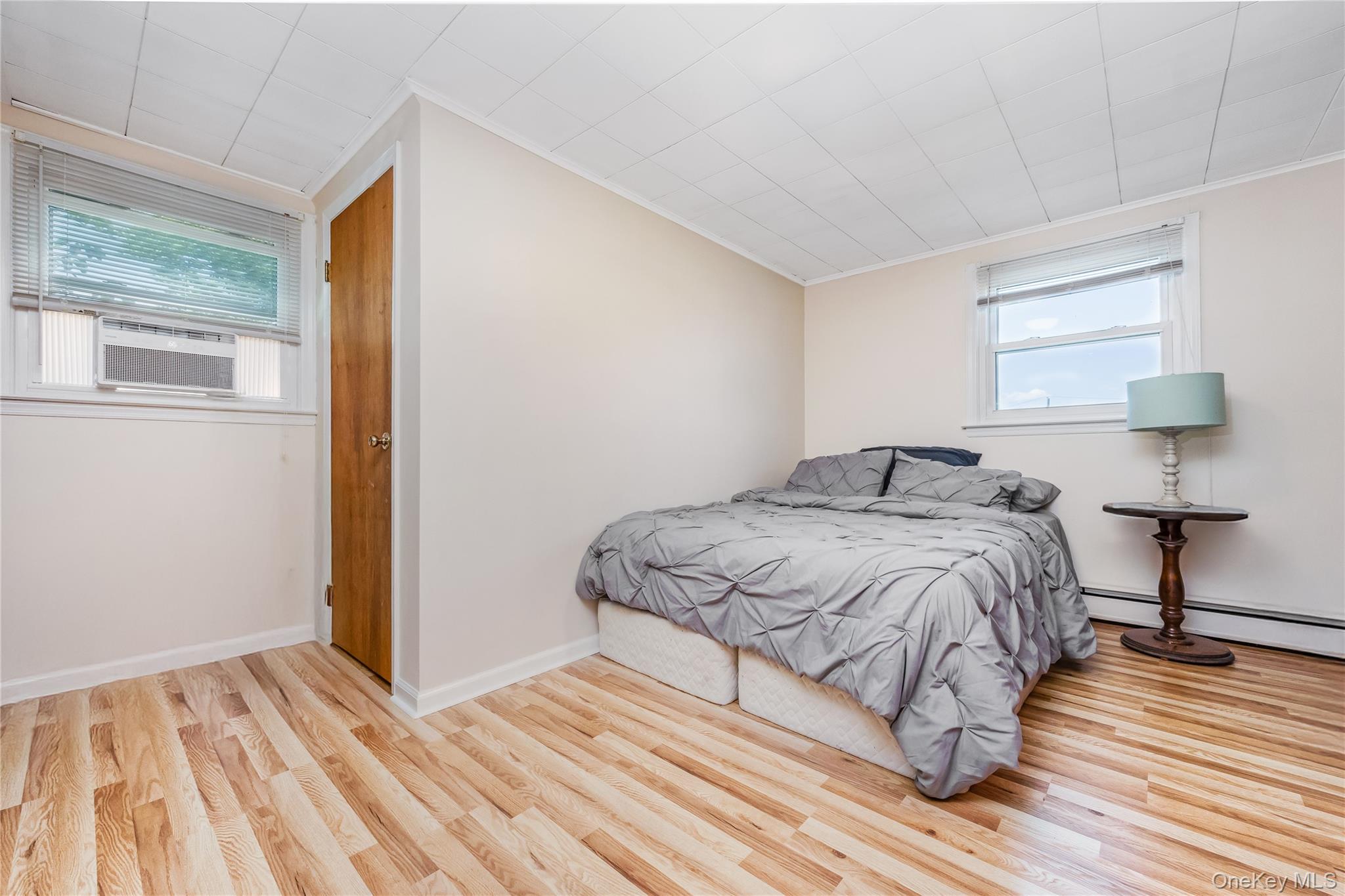 37 New Point Place, Amityville, NY 11701