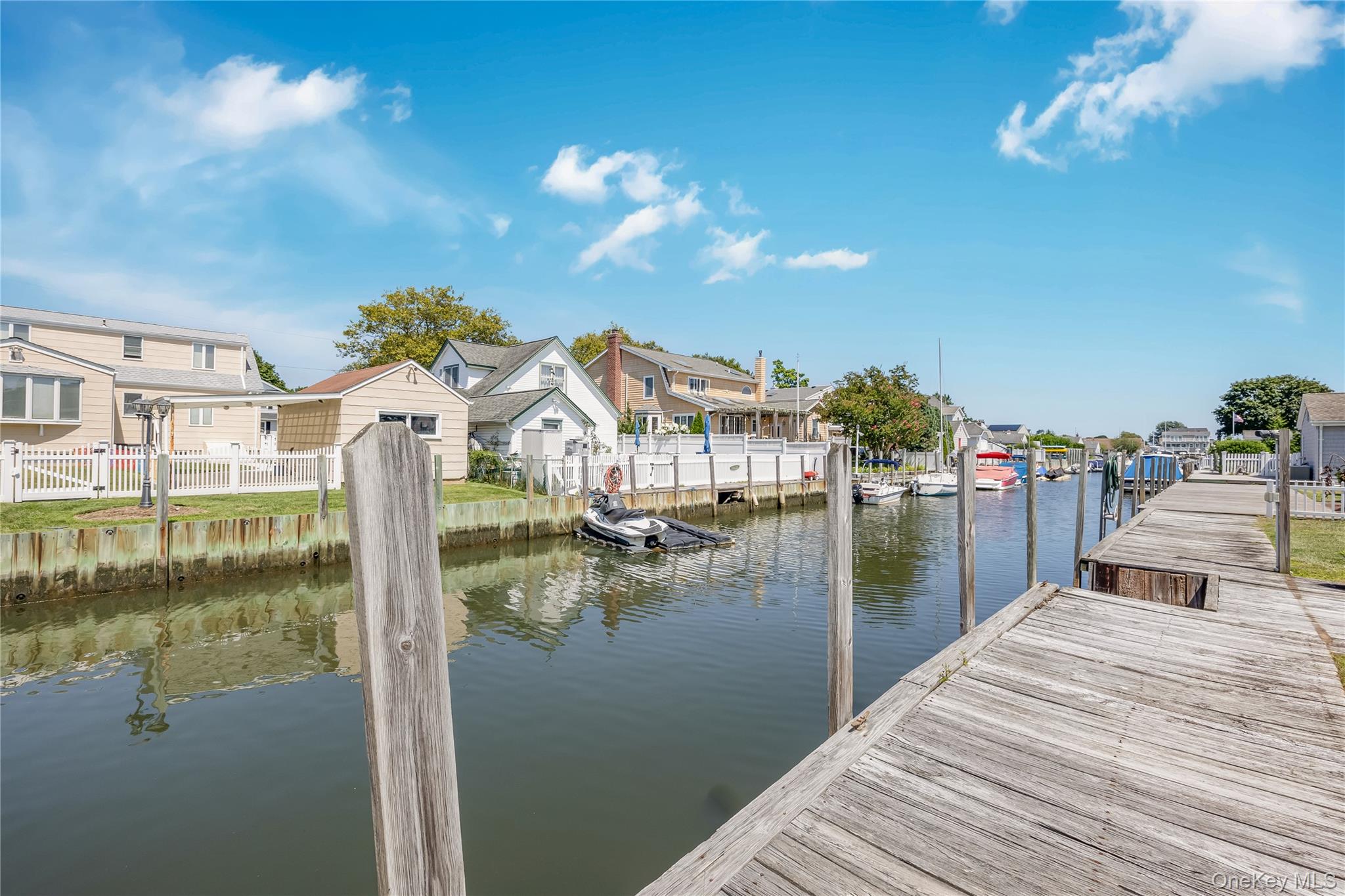 37 New Point Place, Amityville, NY 11701