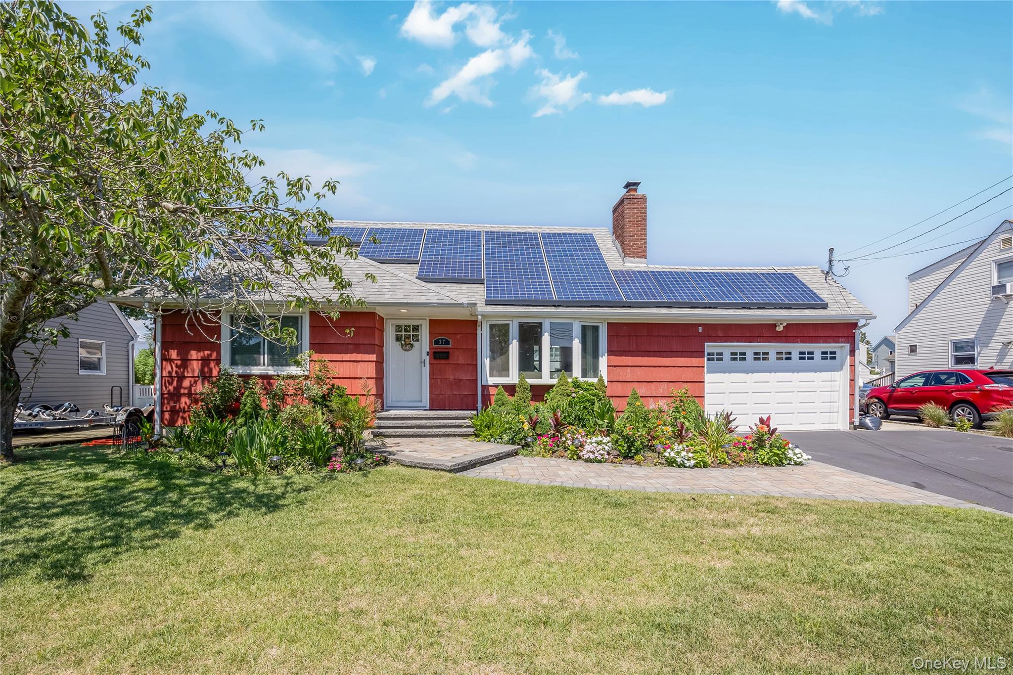 37 New Point Place, Amityville, NY 11701