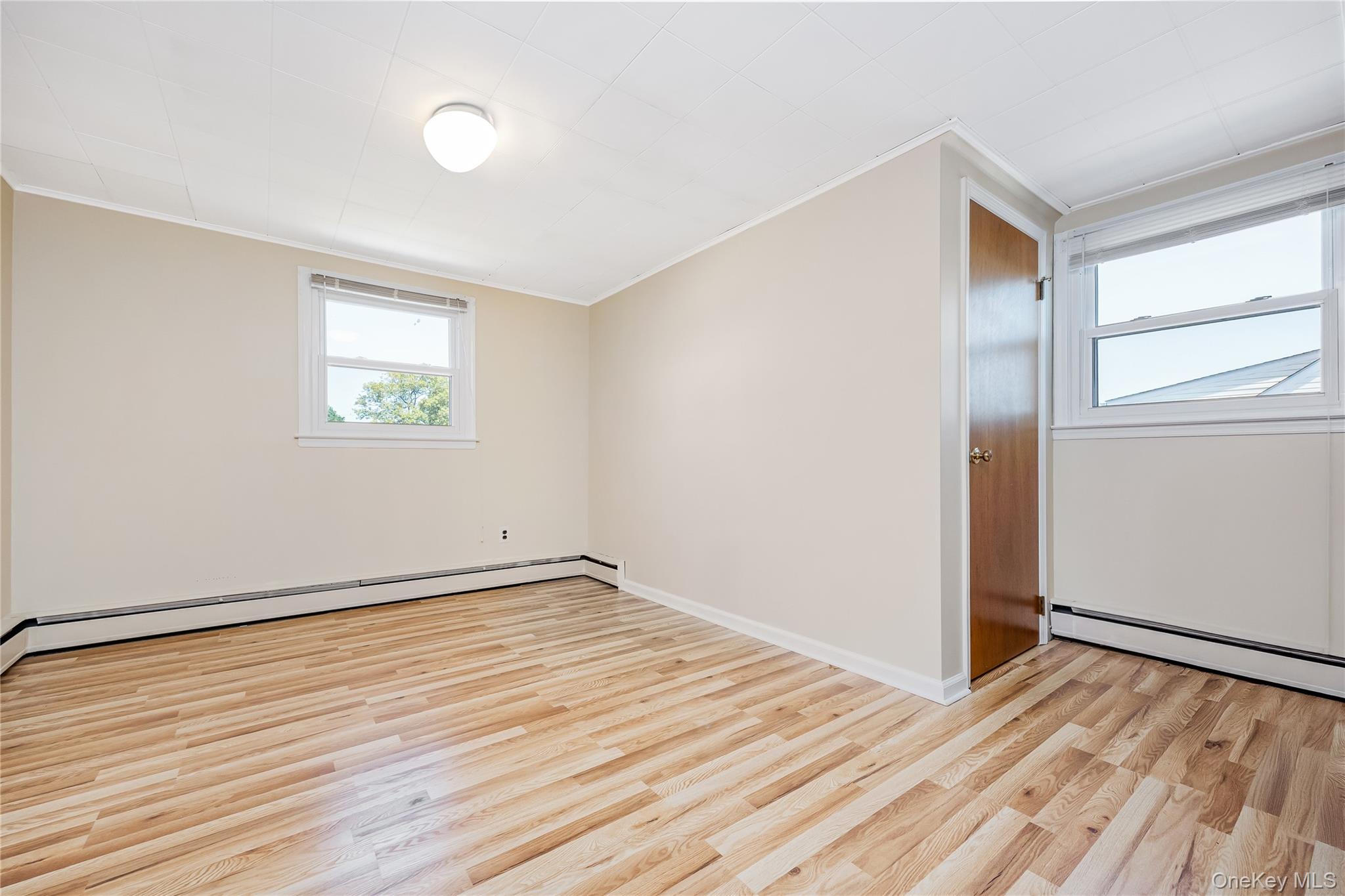 37 New Point Place, Amityville, NY 11701