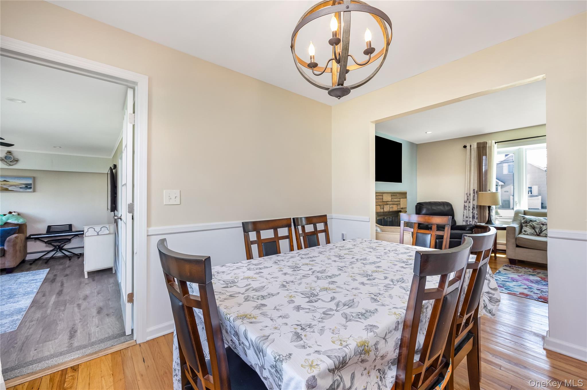 37 New Point Place, Amityville, NY 11701