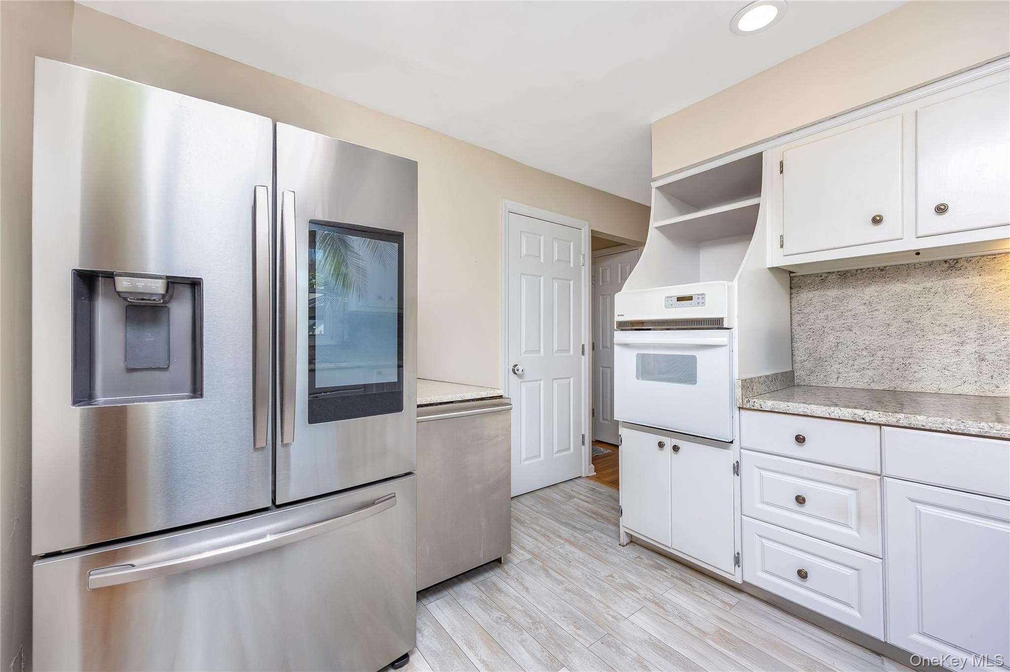 37 New Point Place, Amityville, NY 11701