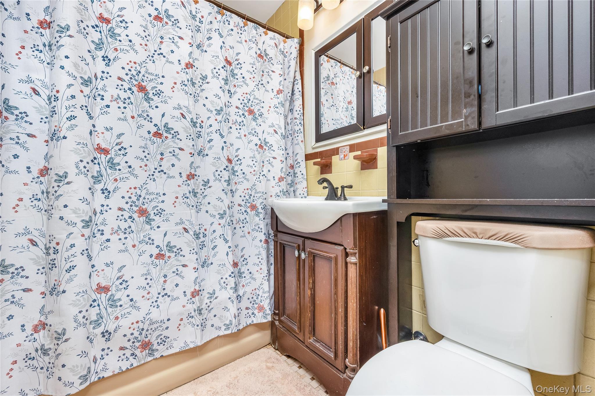 37 New Point Place, Amityville, NY 11701