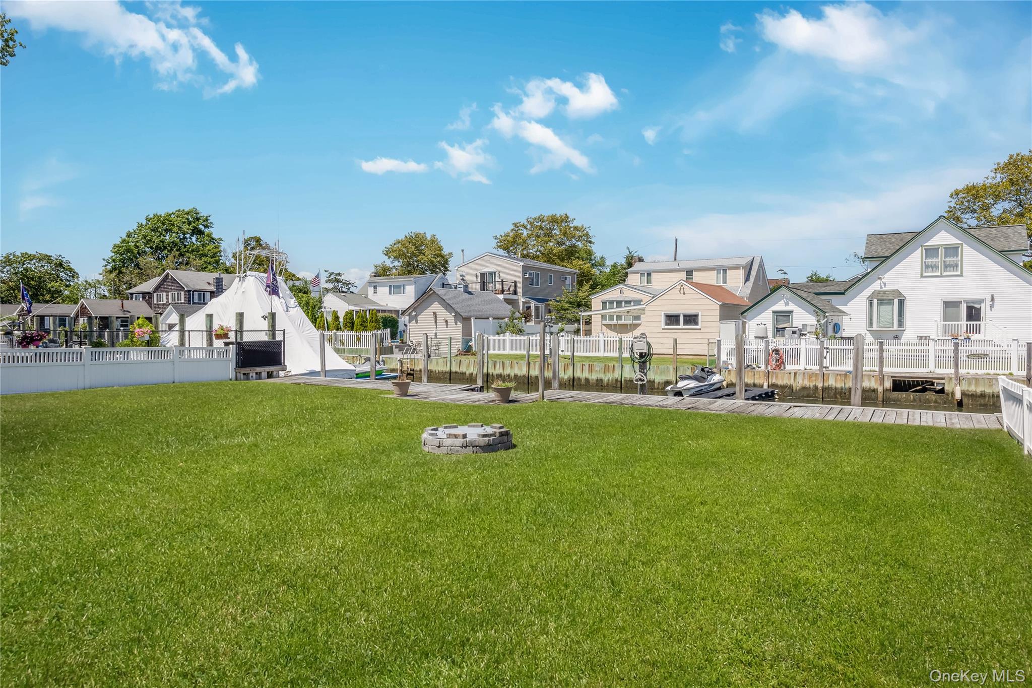 37 New Point Place, Amityville, NY 11701