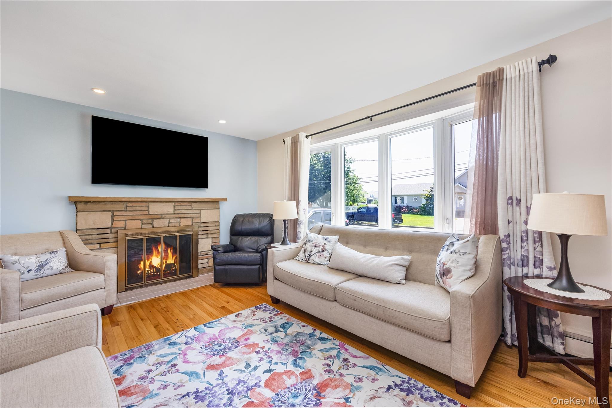 37 New Point Place, Amityville, NY 11701