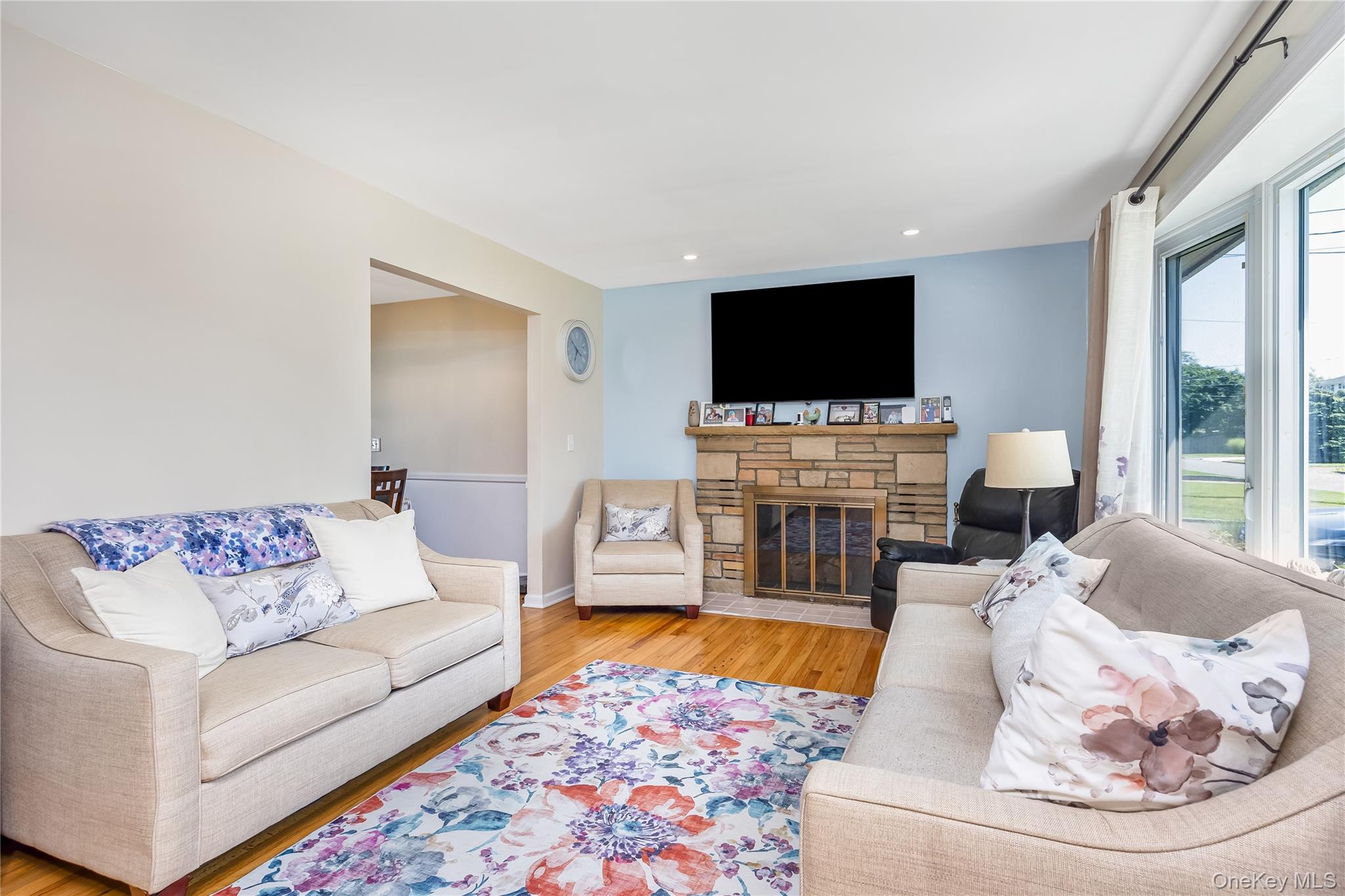 37 New Point Place, Amityville, NY 11701