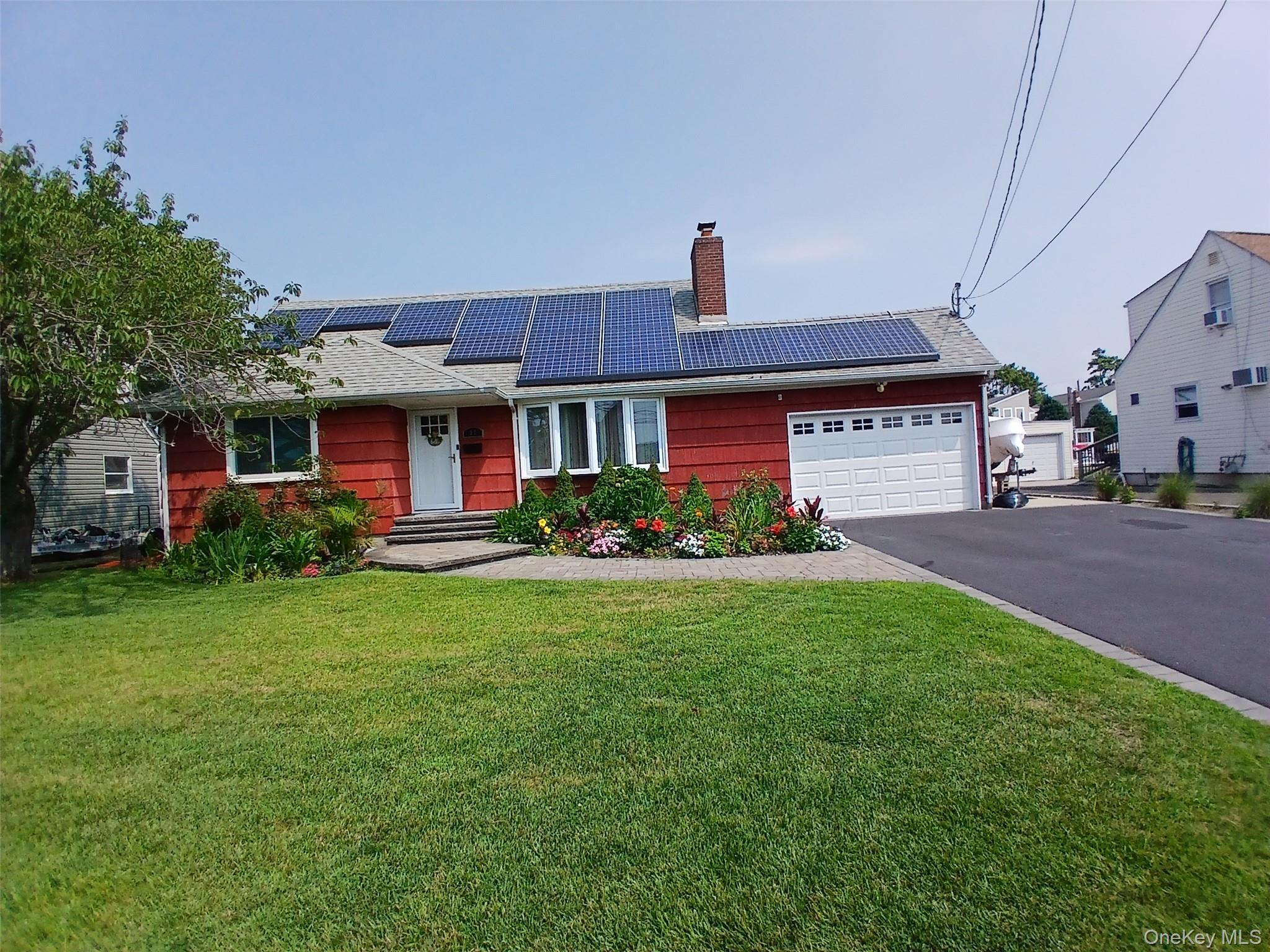 37 New Point Place, Amityville, NY 11701