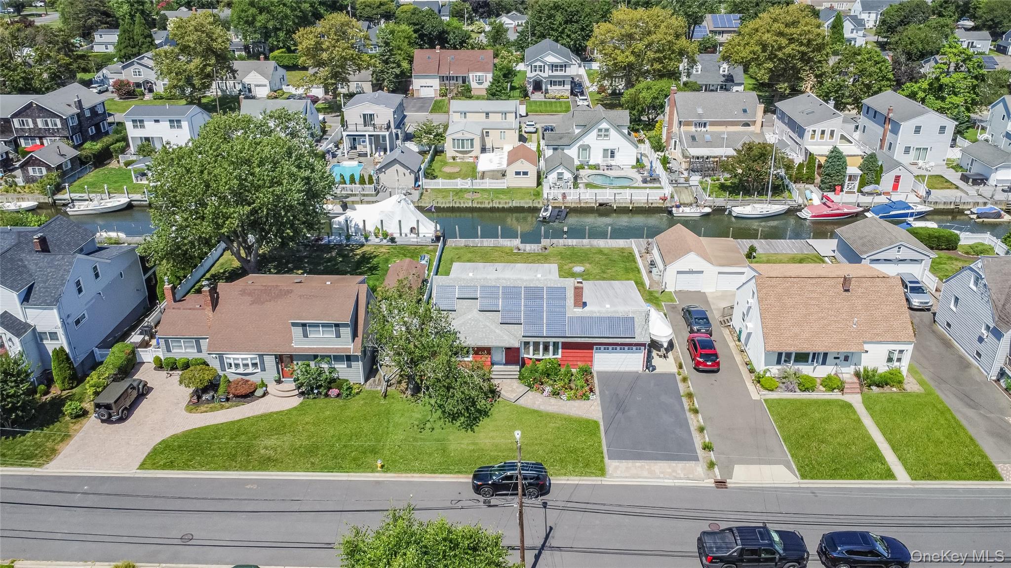 37 New Point Place, Amityville, NY 11701