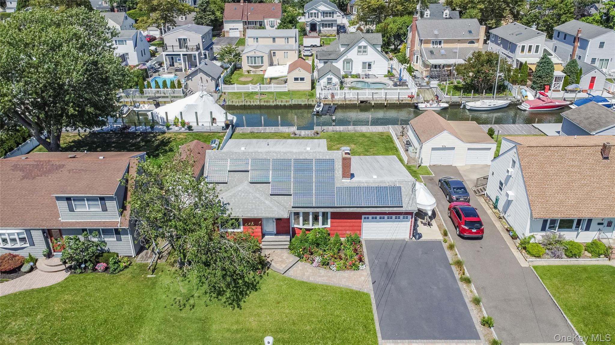 37 New Point Place, Amityville, NY 11701