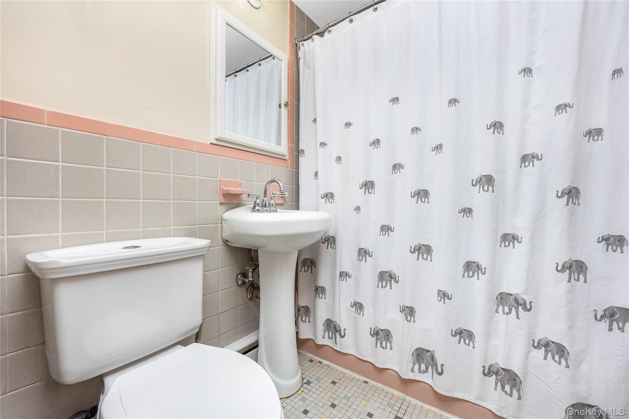 37 New Point Place, Amityville, NY 11701