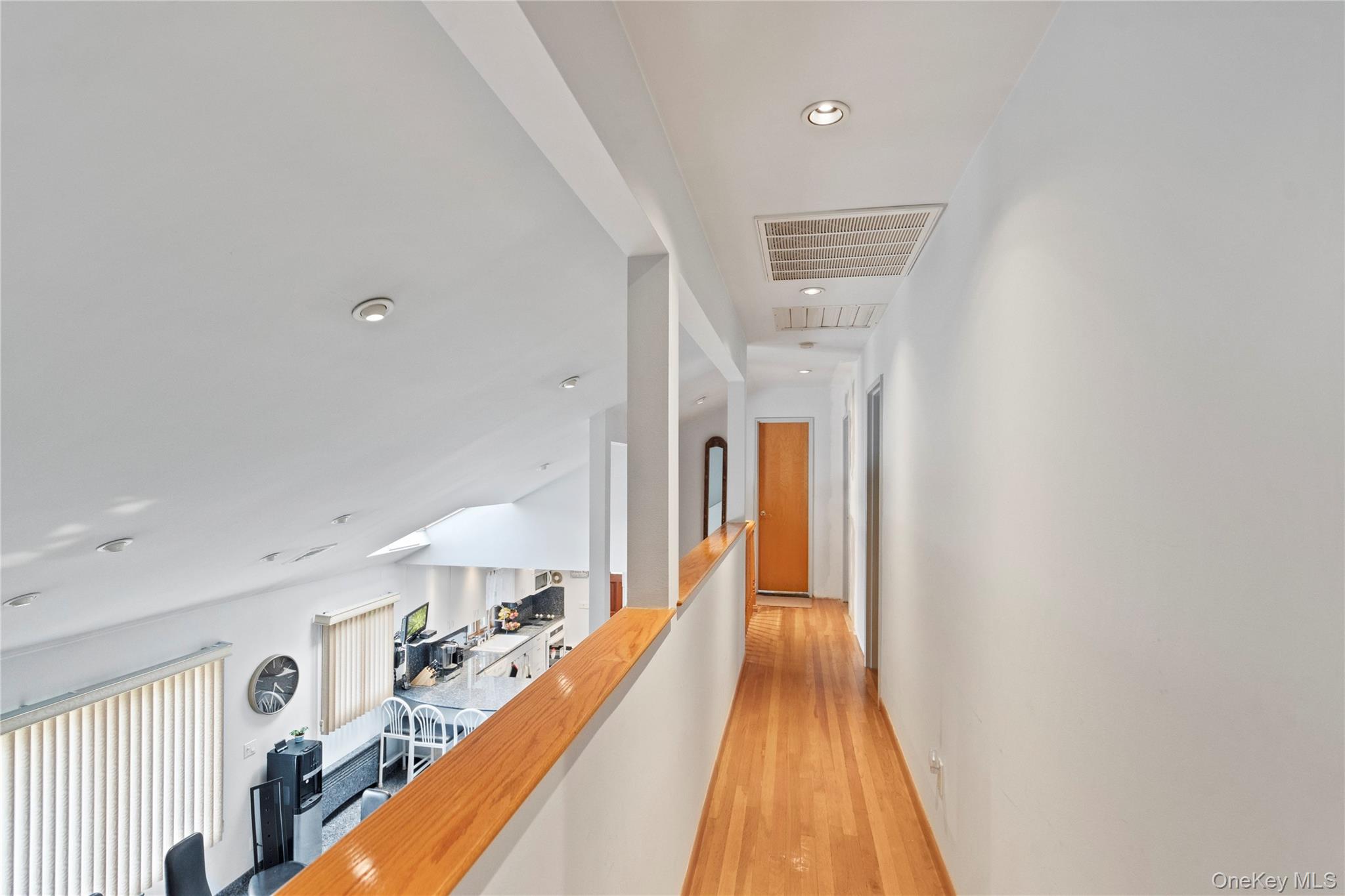 33 Shelter Hill Road, Plainview, NY 11803