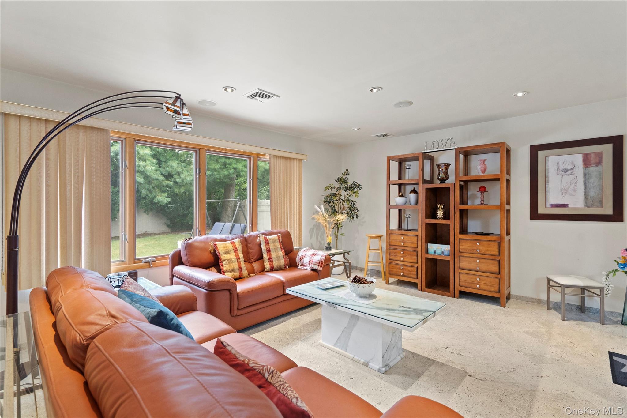 33 Shelter Hill Road, Plainview, NY 11803